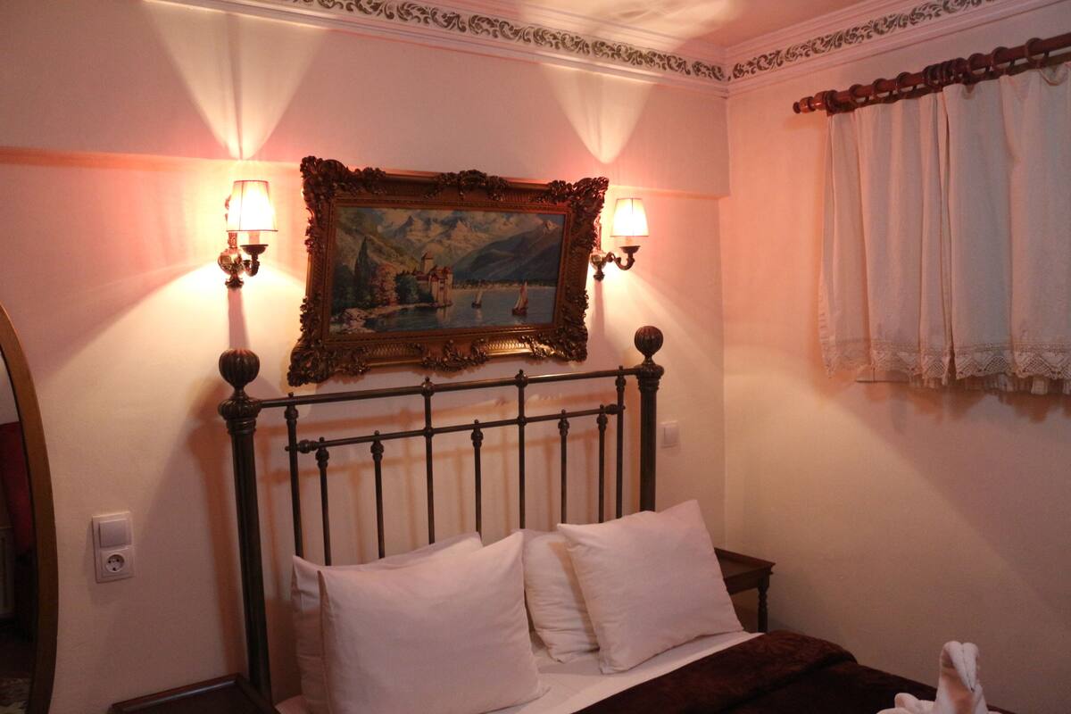 Standard Double Room, Jetted Tub (Basement) | Desk, iron/ironing board, free WiFi