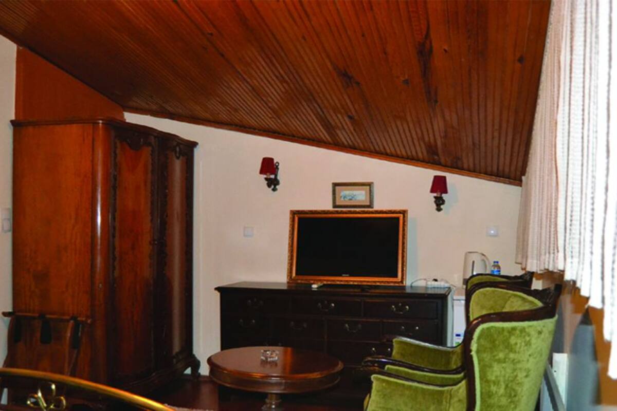 Superior Penthouse | Desk, iron/ironing board, free WiFi