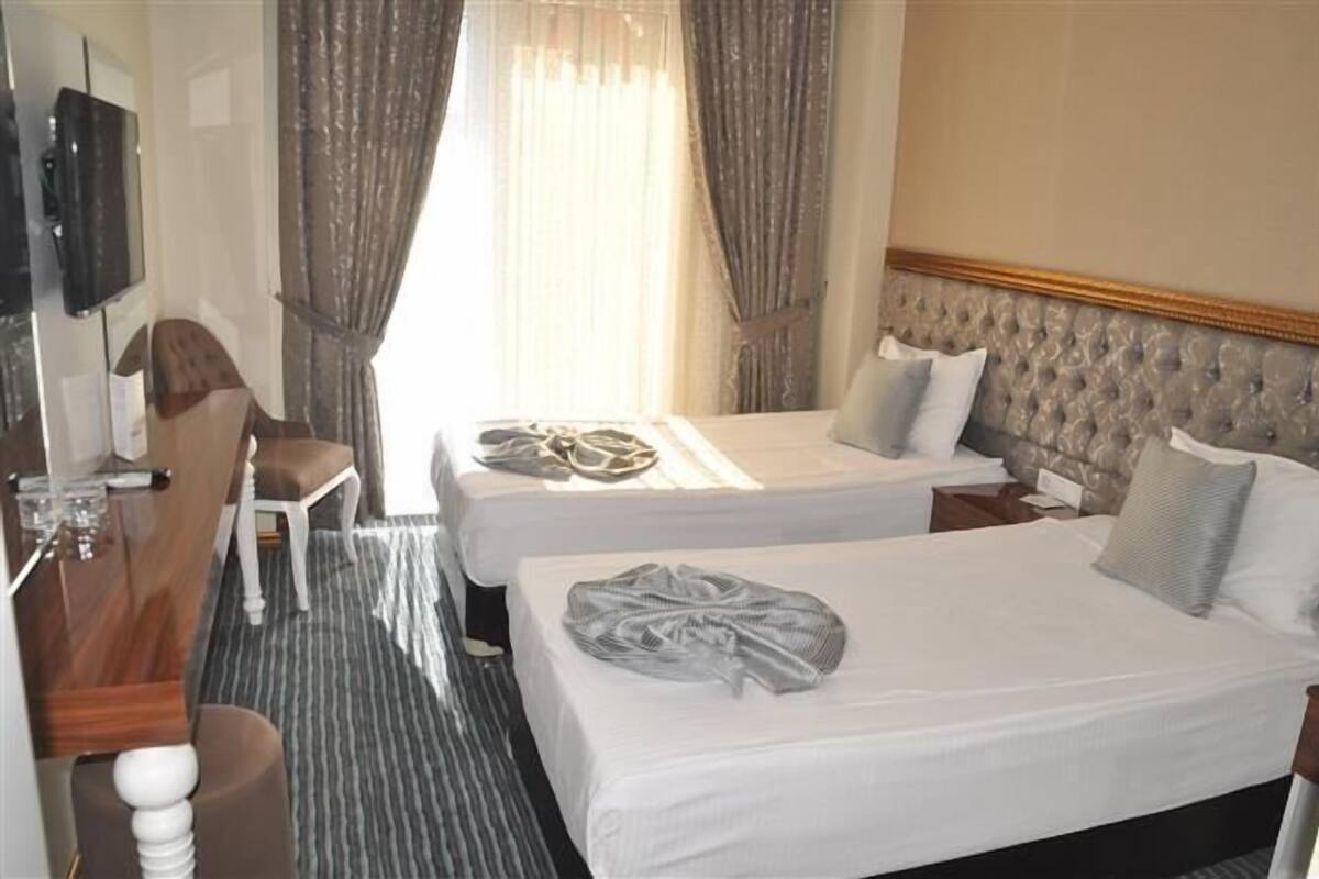 Twin Room | Premium bedding, WiFi (free), bed sheets