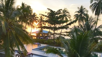 Outdoor pool, open 8:00 AM to 6:00 PM, pool loungers