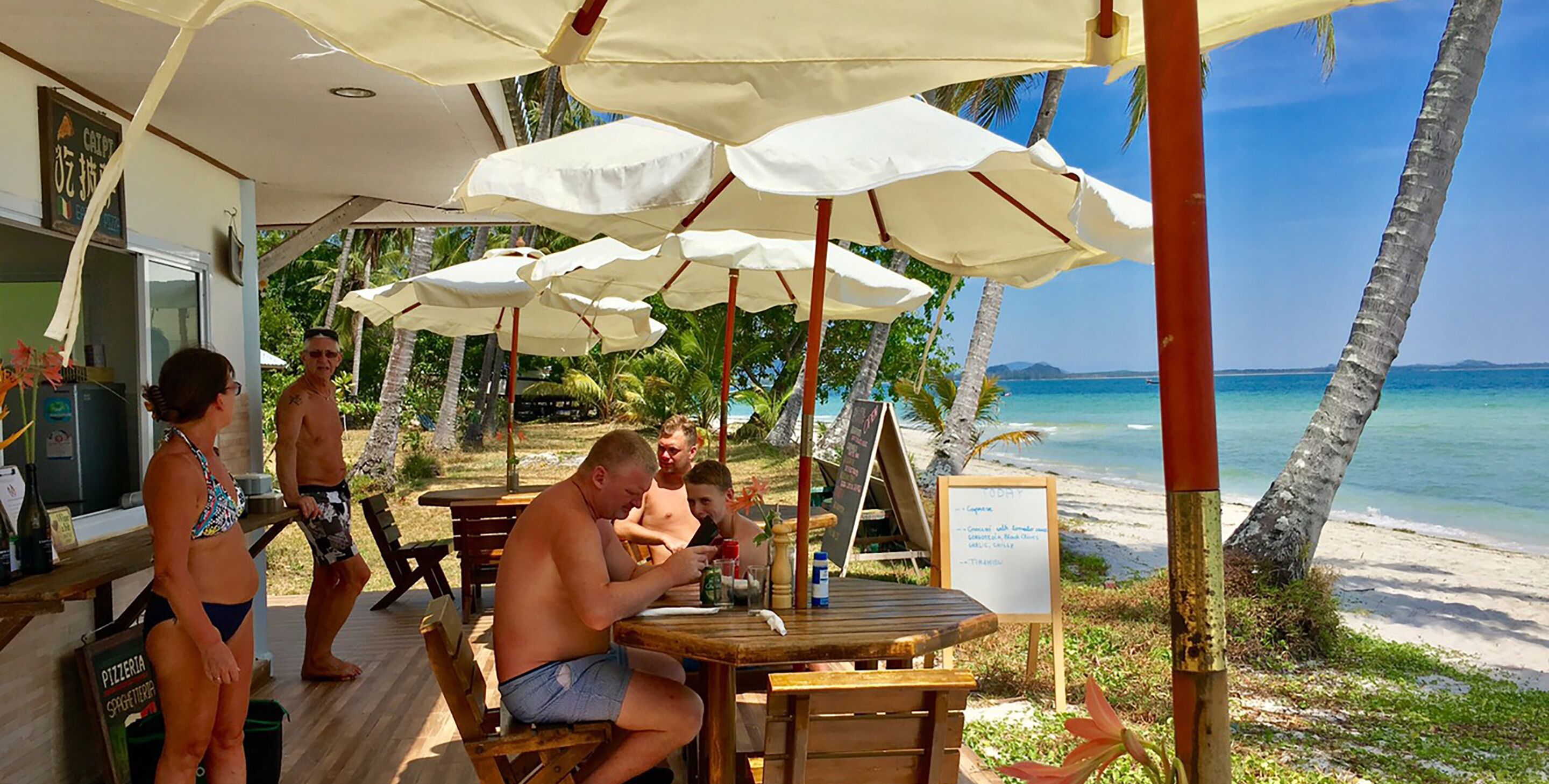 Quầy bar trên bãi biển
