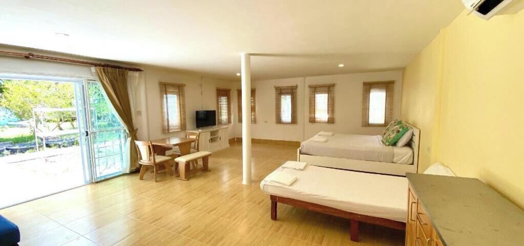 In-room safe, laptop workspace, blackout drapes, bed sheets