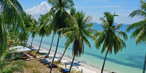 Private beach, beach umbrellas, beach towels, beach bar - Koh Mook Riviera Beach Resort (Ko Mook)