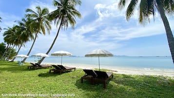 Private beach, beach umbrellas, beach towels, beach bar