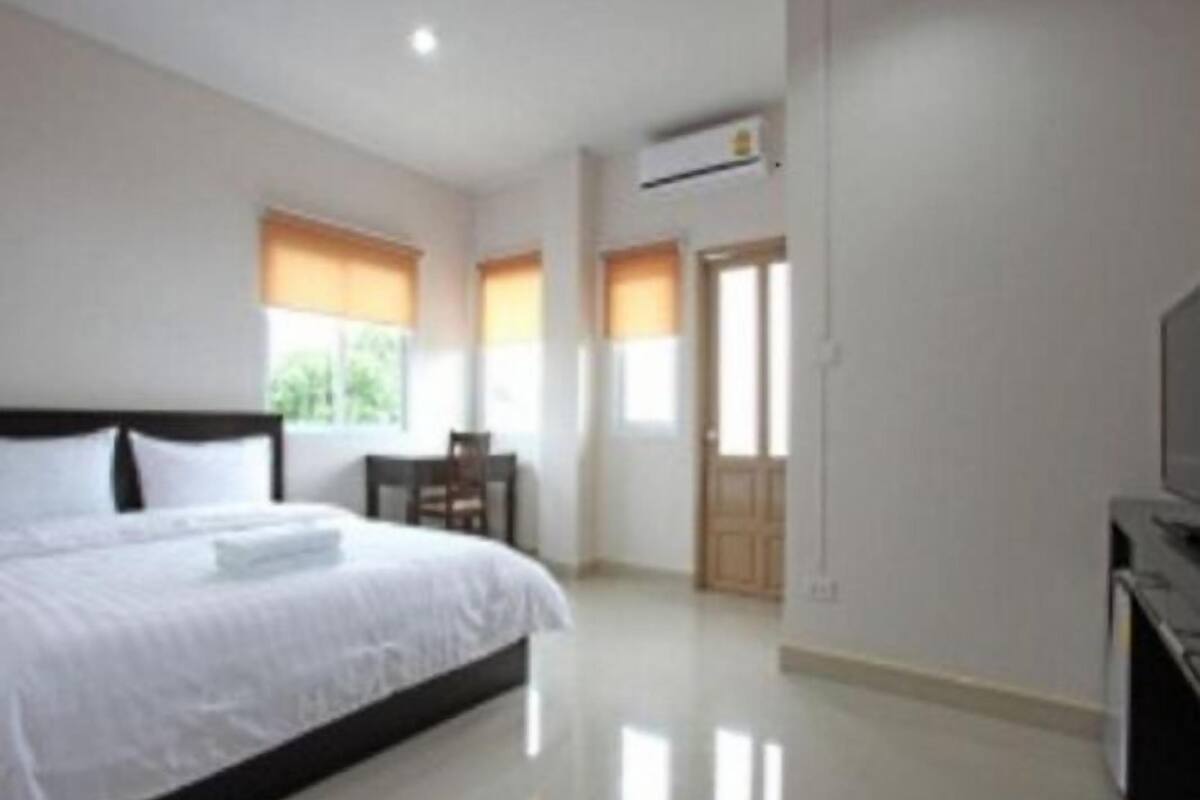 Quarto superior | Roupas de cama antialérgicas, escrivaninha, cortinas blackout