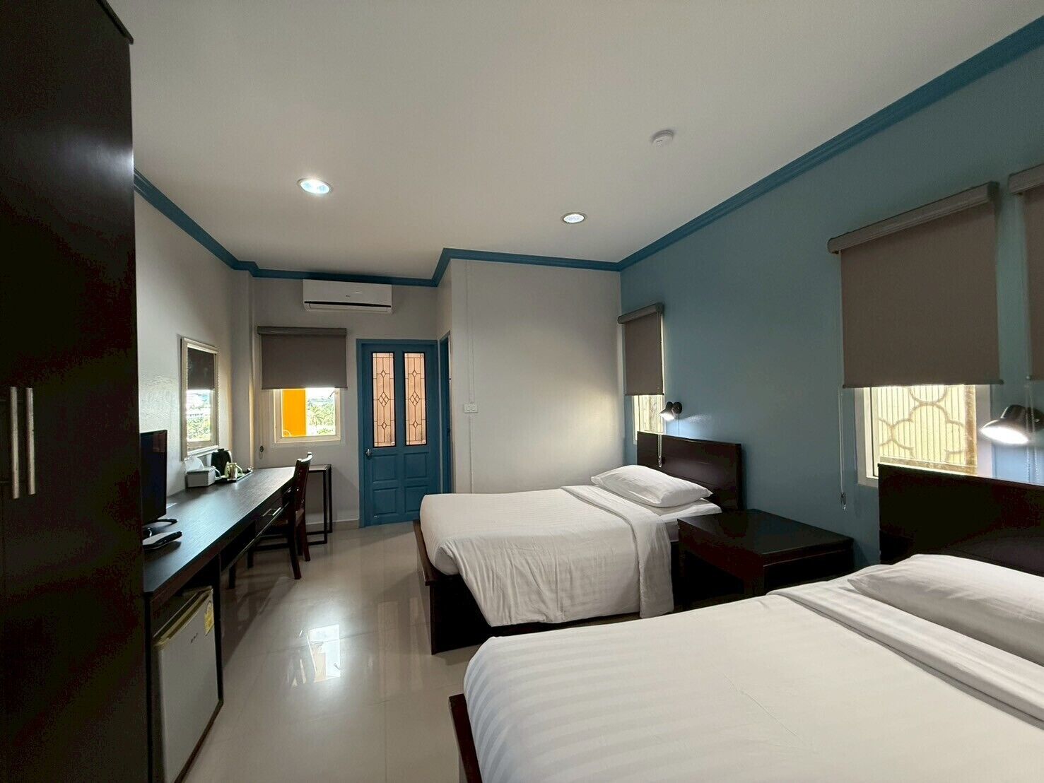 twin room | hypo-allergenic bedding, desk, blackout curtains, free cots/infant beds