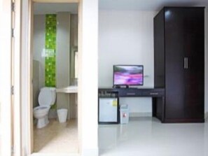 Shower, free toiletries, hair dryer, towels