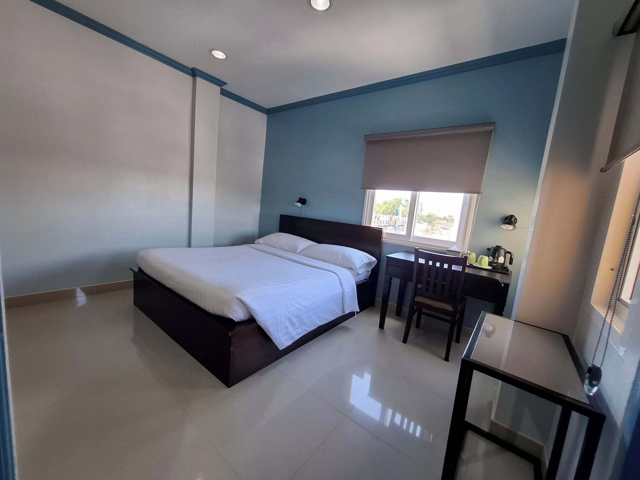 superior room | hypo-allergenic bedding, desk, blackout curtains, free cots/infant beds