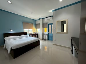 Superior Room | Hypo-allergenic bedding, desk, blackout drapes, free cribs/infant beds
