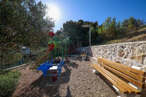 Children’s play area – outdoor