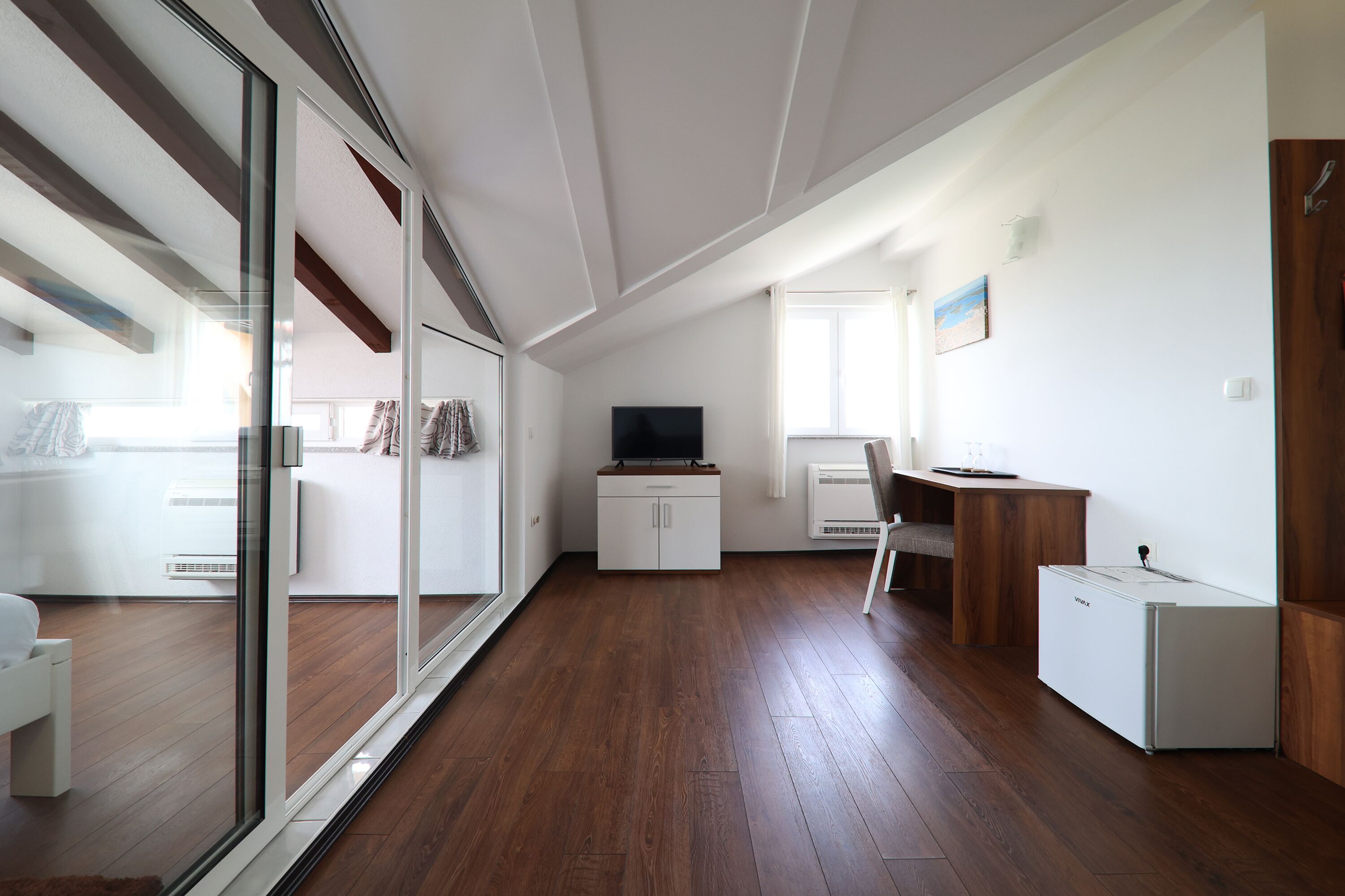 deluxe suite, sea view | living area | flat-screen tv