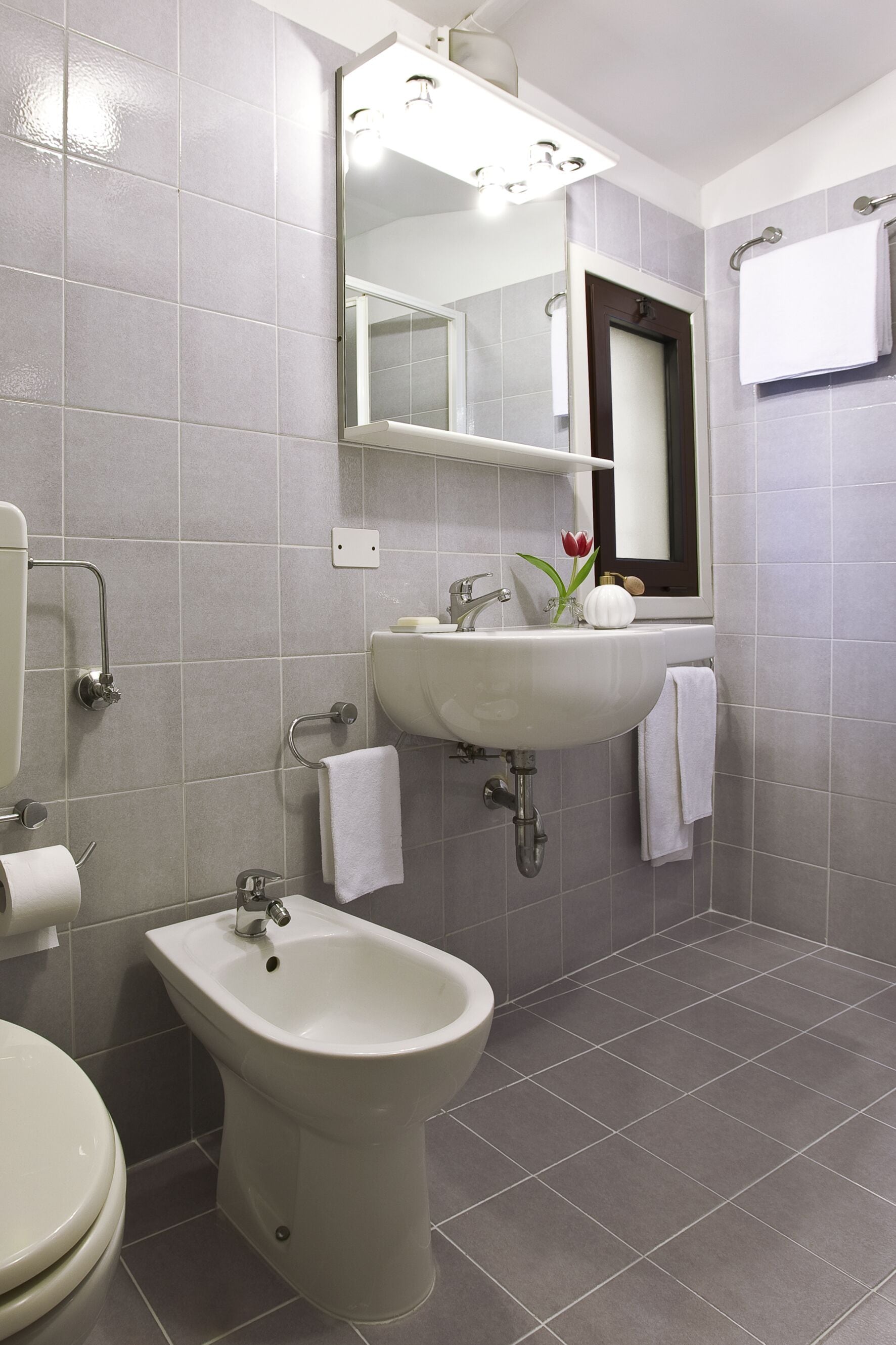 economy single room, 1 single bed | bathroom | shower, free toiletries, hair dryer, slippers