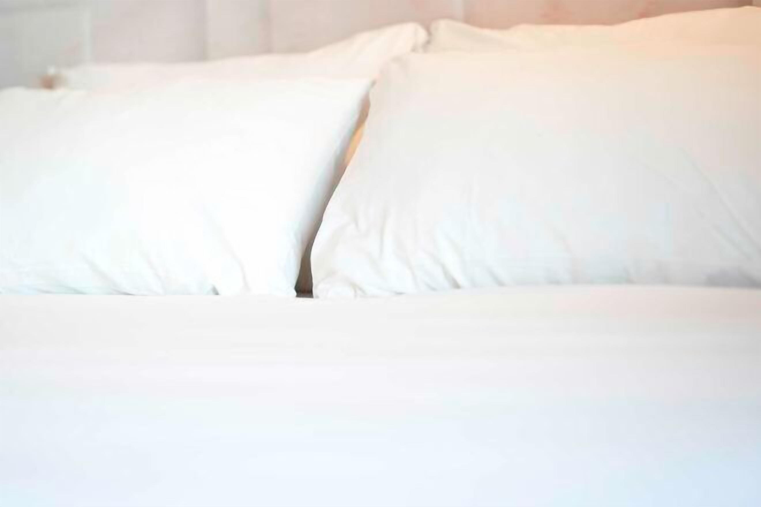 Biancheria da letto di alta qualità, una scrivania, insonorizzazione