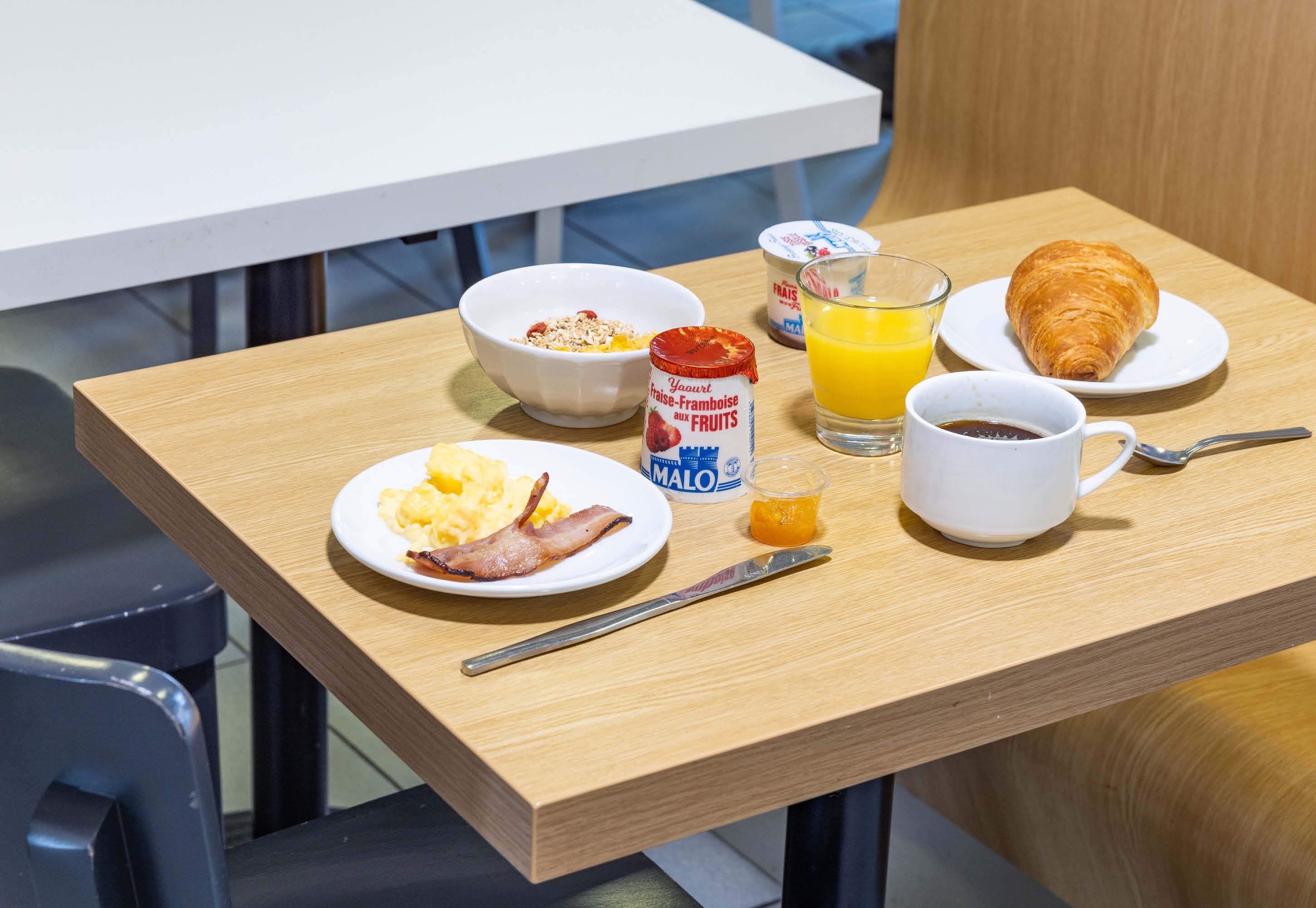 daily buffet breakfast for a fee