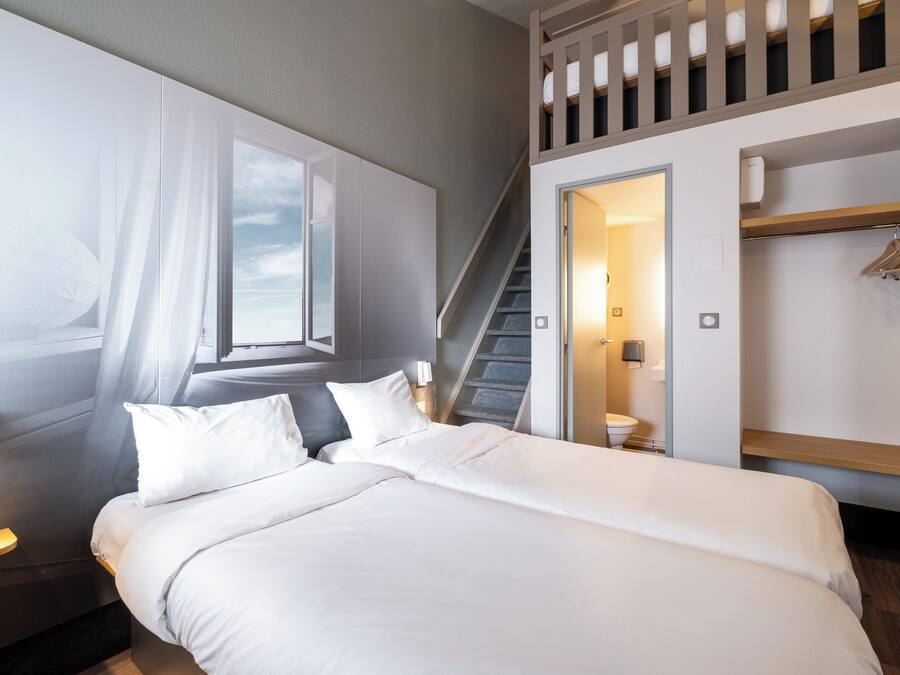 Quadruple Room, Non Smoking | Premium bedding, desk, soundproofing, free WiFi