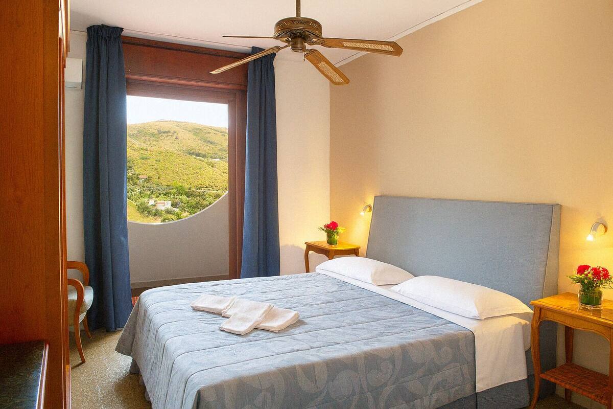 1 habitación, minibar, caja de seguridad en la habitación y escritorio 