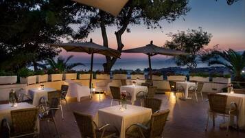 2 Restaurants, Mittagessen, Abendessen, italienische Küche