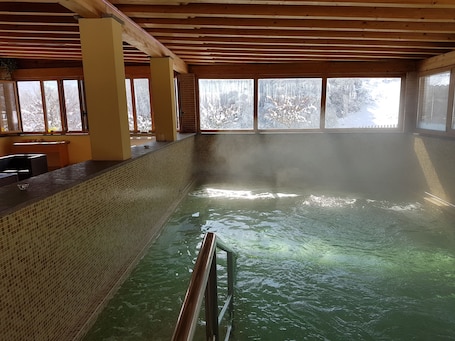 Hydrotherapy, massage/treatment rooms