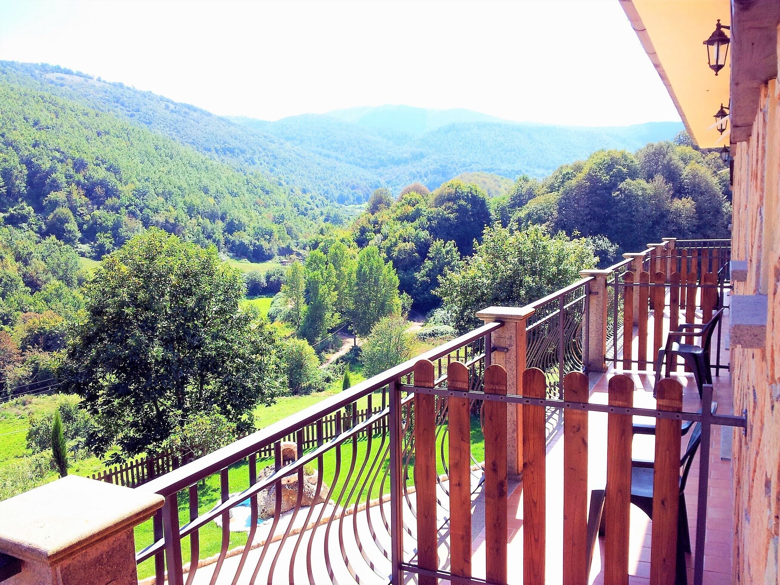 Habitación superior, 1 cama doble, balcón | Vistas del balcón