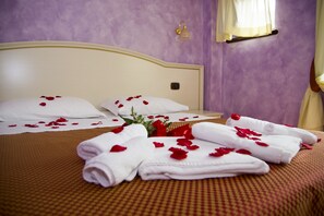 Frette Italian sheets, premium bedding, down duvets, minibar - Agriturismo La Rocca dei Briganti (Rocca Massima)