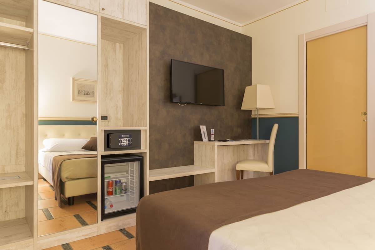 Chambre Ăconomique Double ou avec lits jumeaux | 1 chambre, literie de qualitĂ© supĂ©rieure, minibar