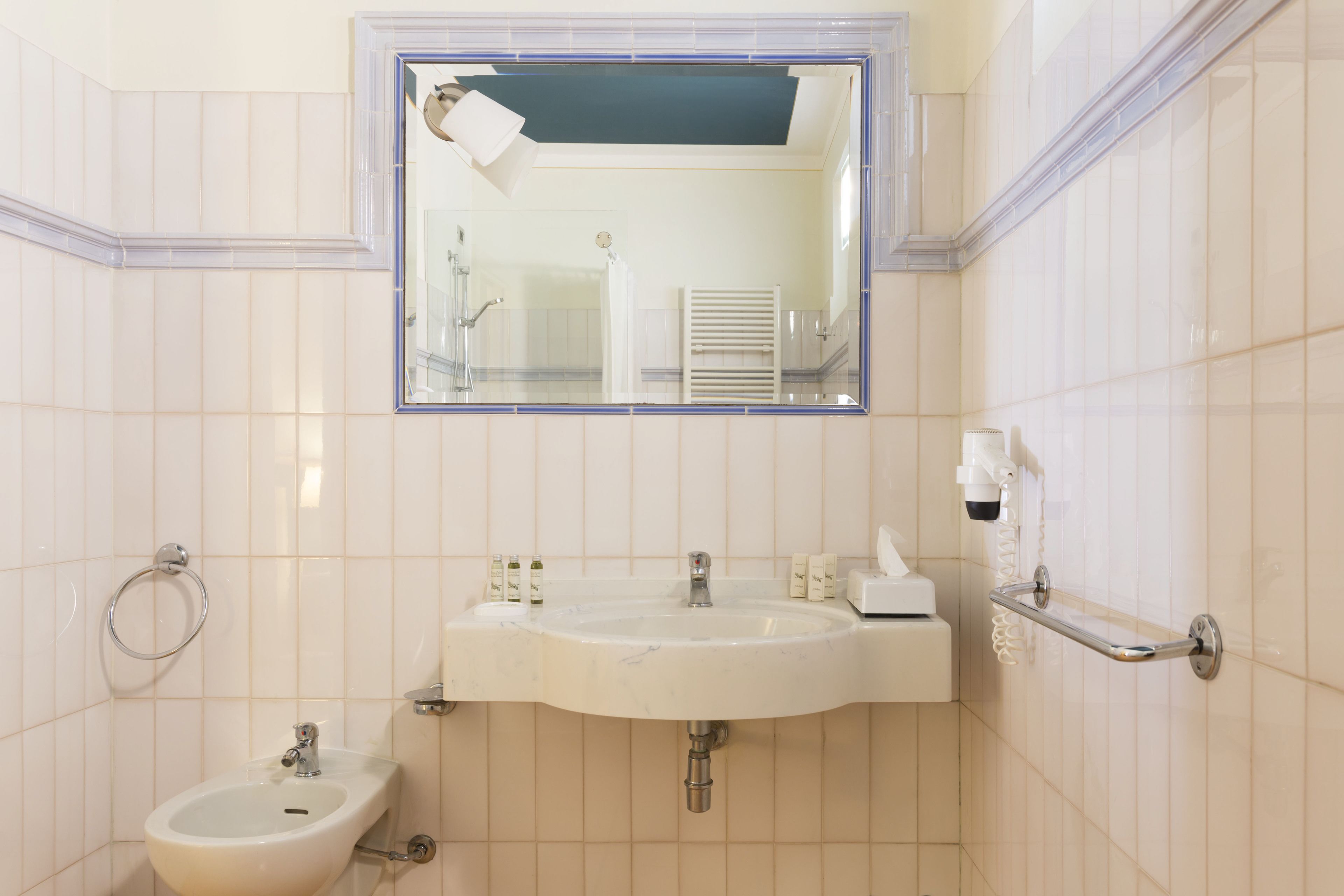 economy double or twin room | premium bedding, minibar, in-room safe, desk