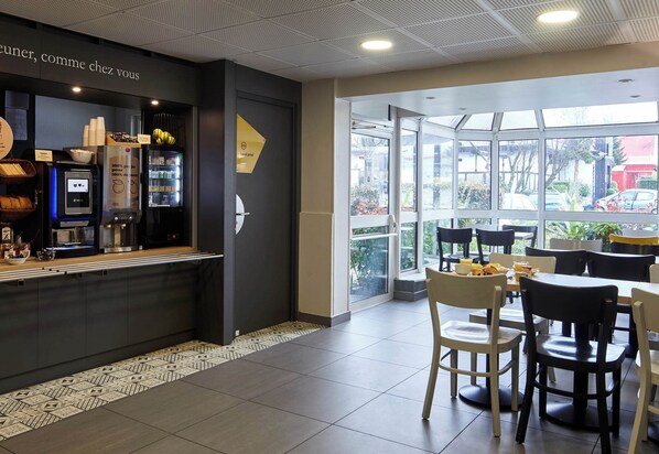 Tägliches Frühstücksbuffet gegen Gebühr