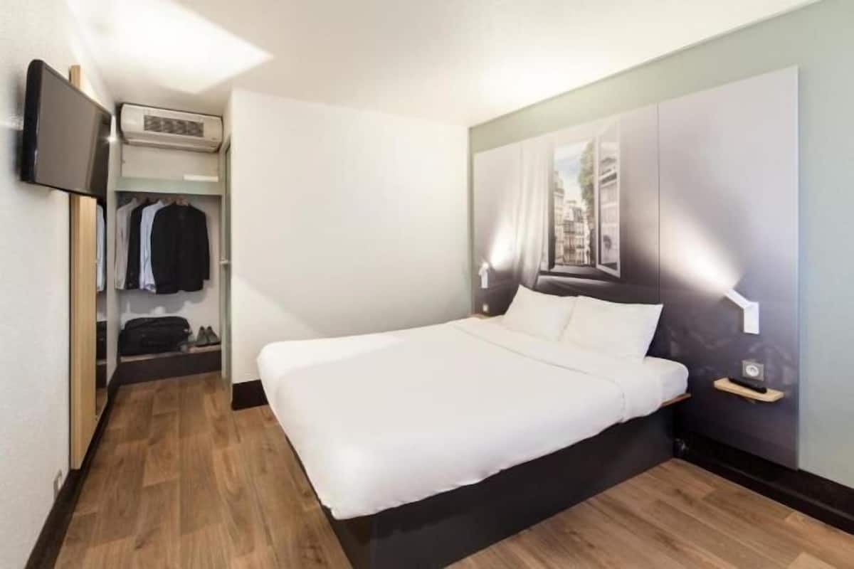 Bureau, chambres insonorisées, draps fournis