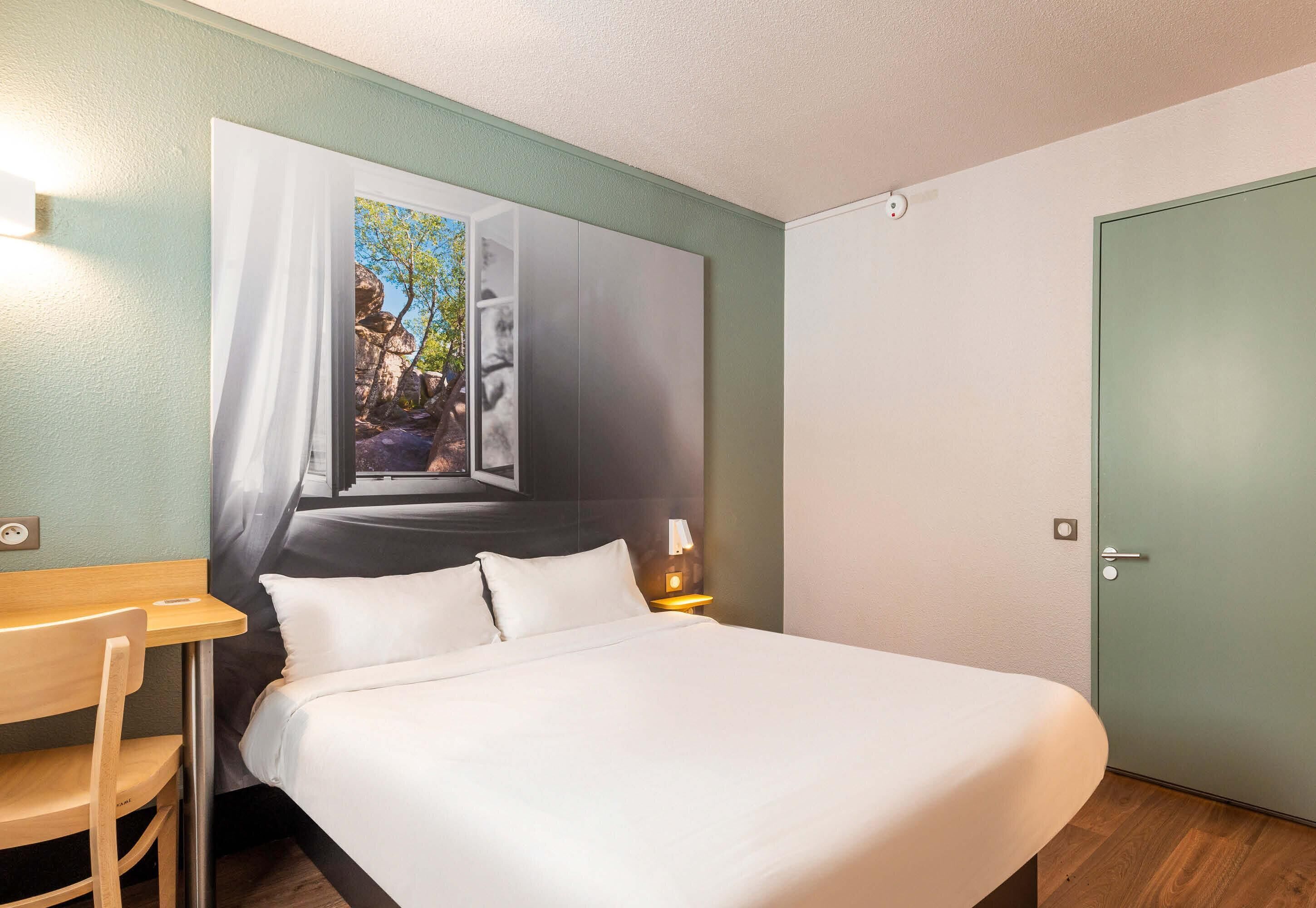 Escritorio, insonorización, wifi gratis y ropa de cama 