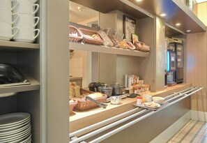 TĂ€gliches FrĂŒhstĂŒcksbuffet gegen GebĂŒhr