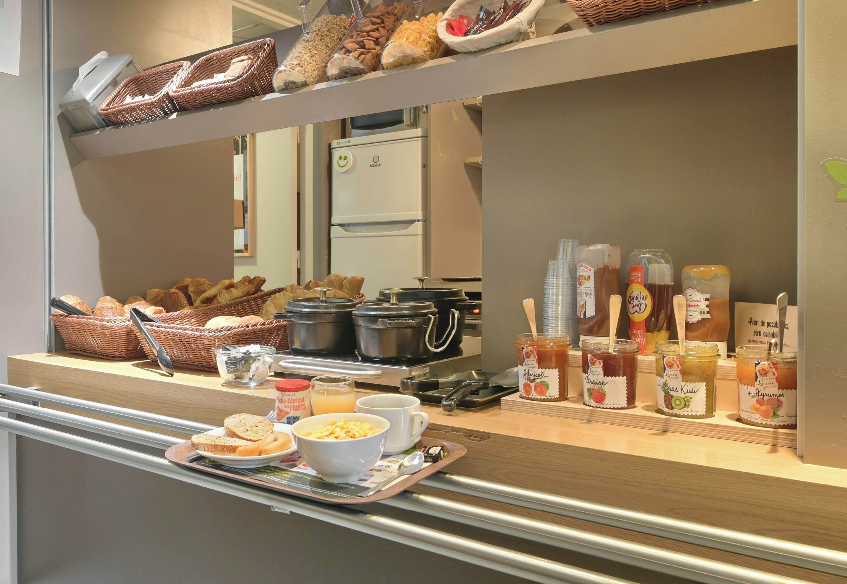Petit déjeuner buffet servi tous les jours en supplément