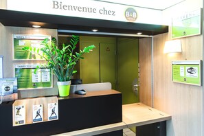 Reception - B&B HOTEL Toulouse Cité de l'Espace Mouchotte (Toulouse)