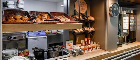 Daily buffet breakfast for a fee