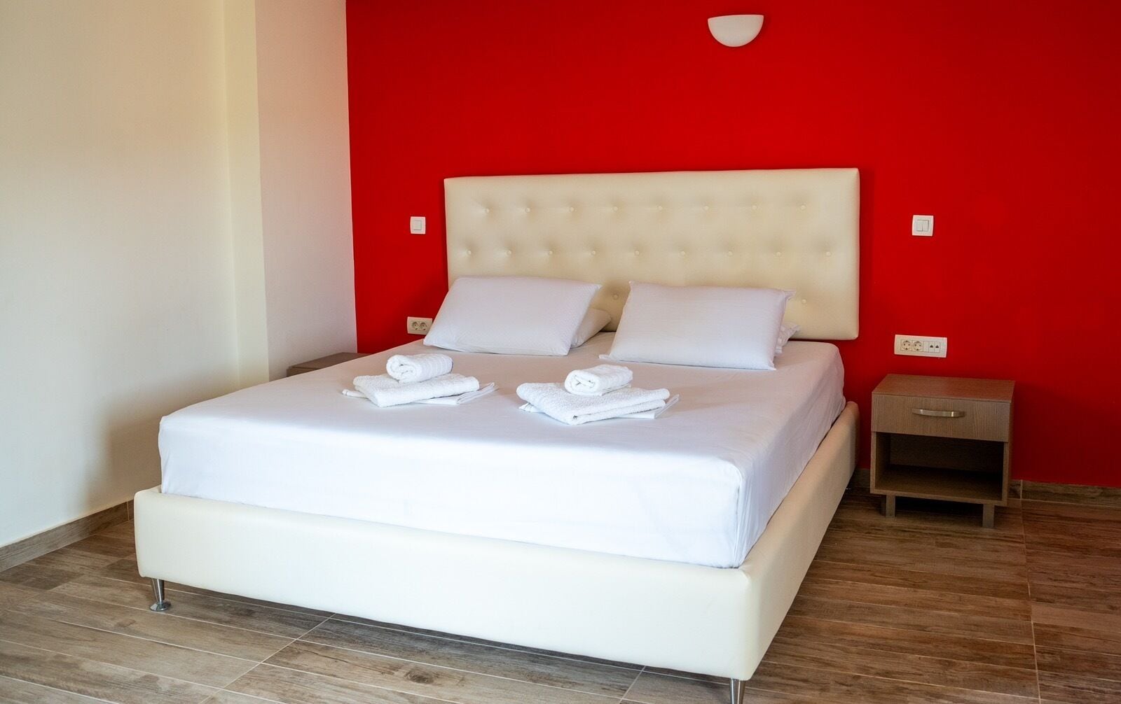 Studio | Premium bedding, soundproofing, rollaway beds, bed sheets