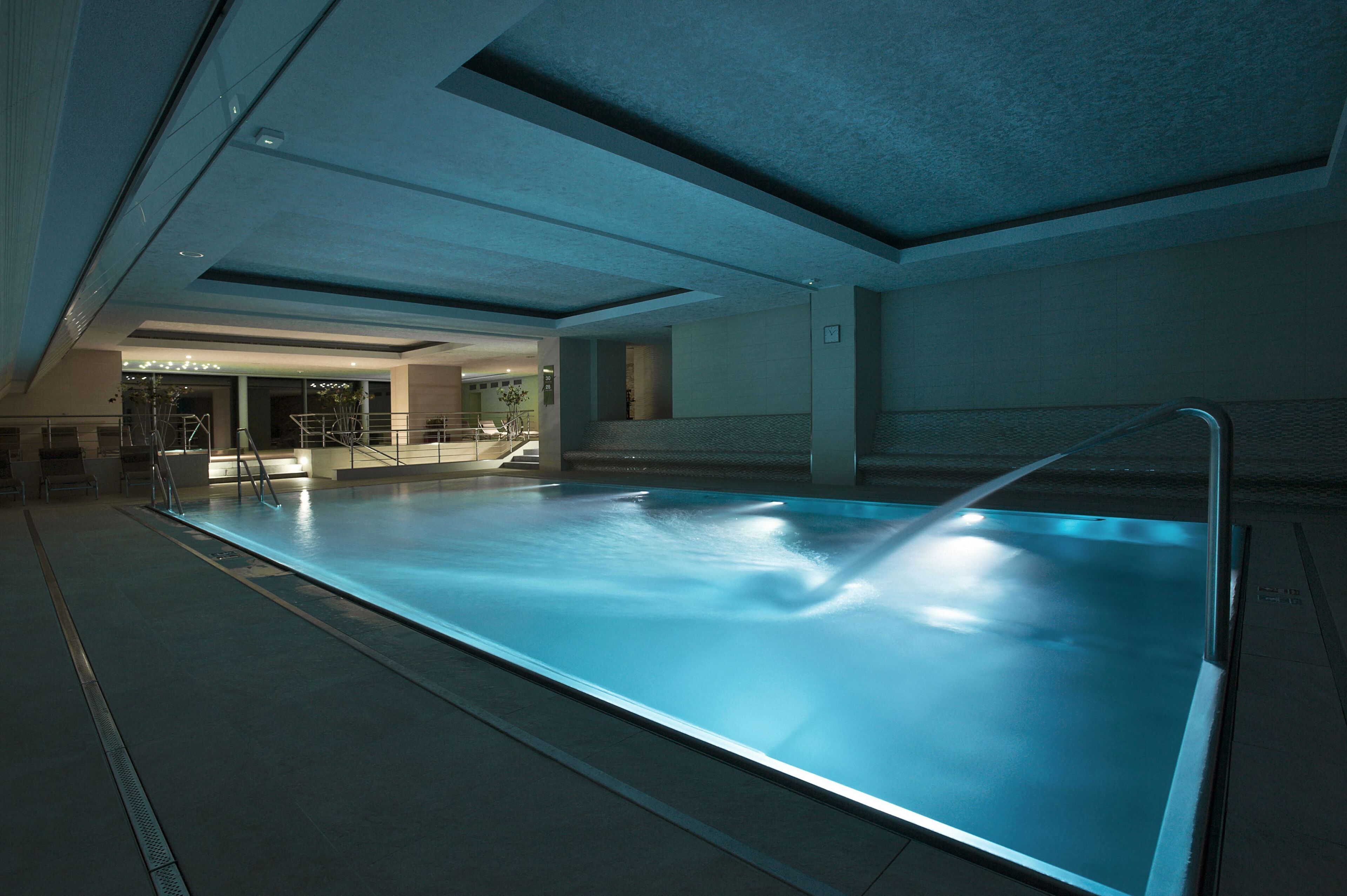 Sauna, bain à remous, hammam, massages aux pierres chaudes