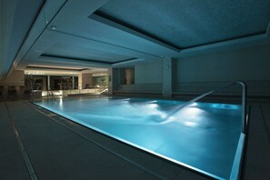 三溫暖烤箱、浴缸、蒸氣室、熱石按摩