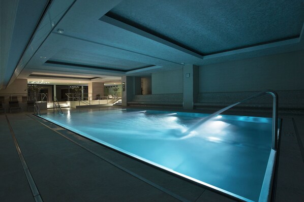 Phòng tắm hơi, bồn tắm thủy lực, phòng xông hơi, massage đá nóng 