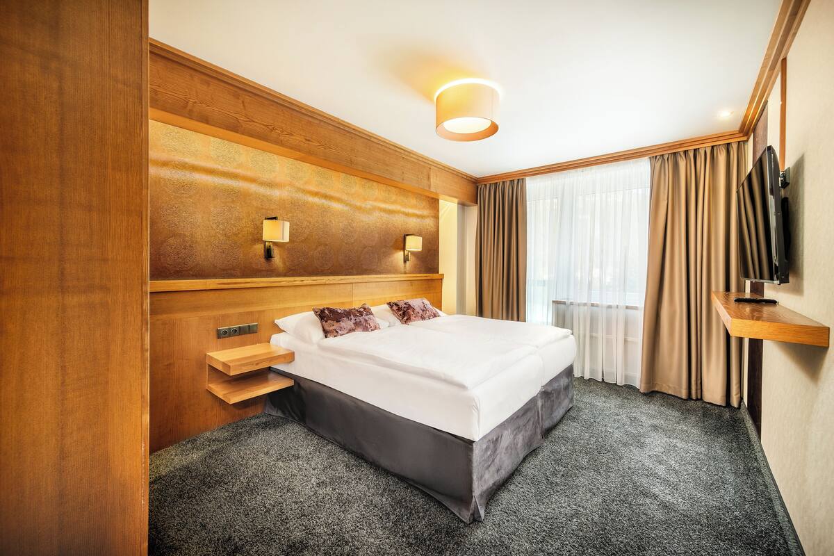 suite | 2 bedrooms, minibar, in-room safe, desk