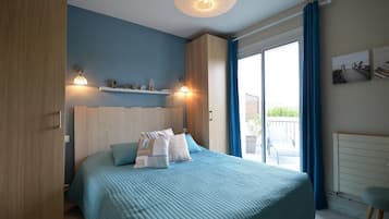 Tweepersoonskamer, terras | Individueel gedecoreerd, individueel gemeubileerd, een bureau