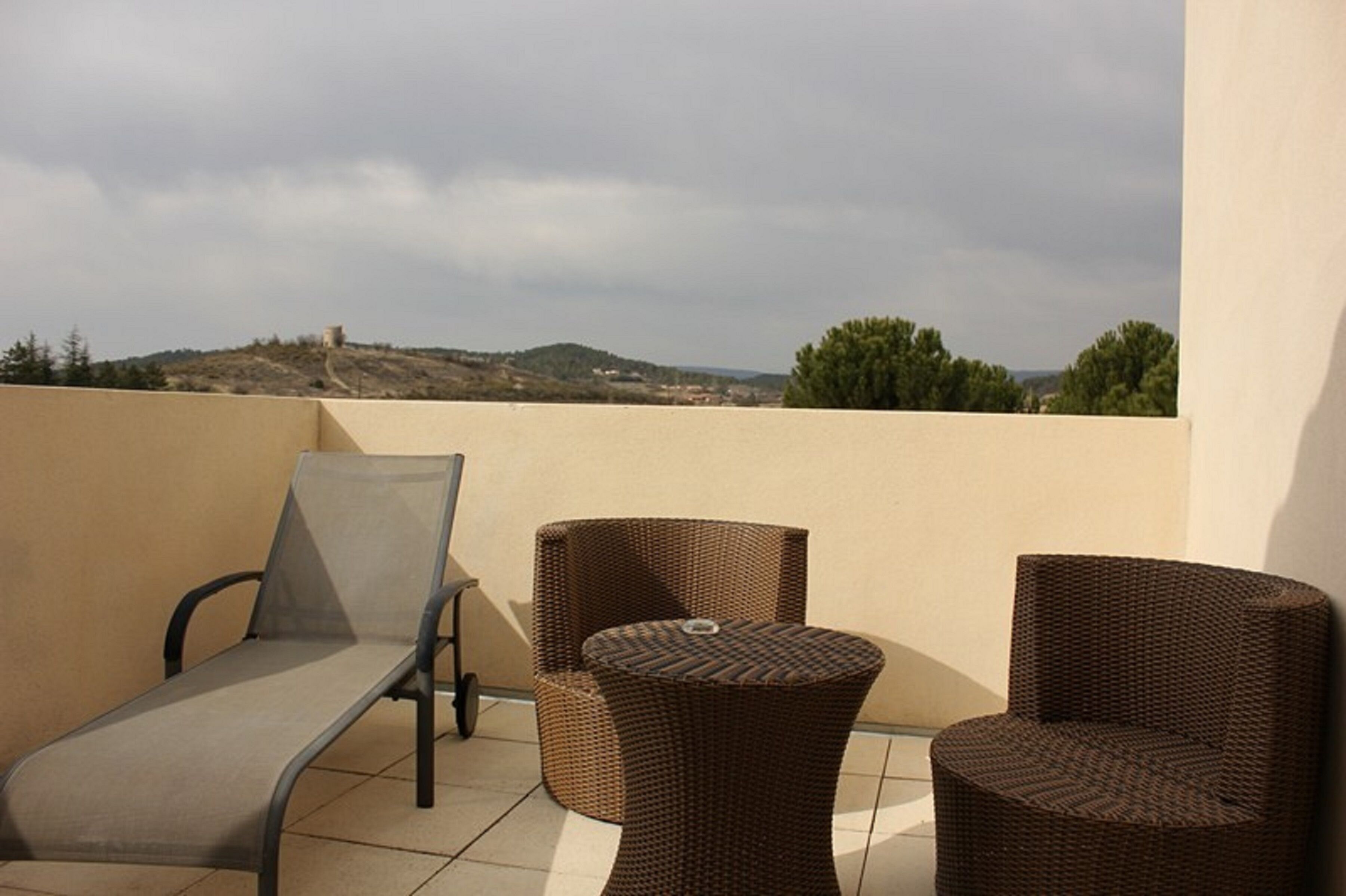 Con stile personalizzato, con arredamento individuale, una scrivania