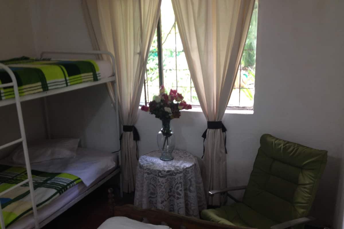 Iron/ironing board, rollaway beds, free WiFi