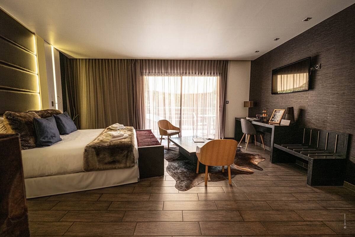 junior suite | premium bedding, minibar, in-room safe, desk