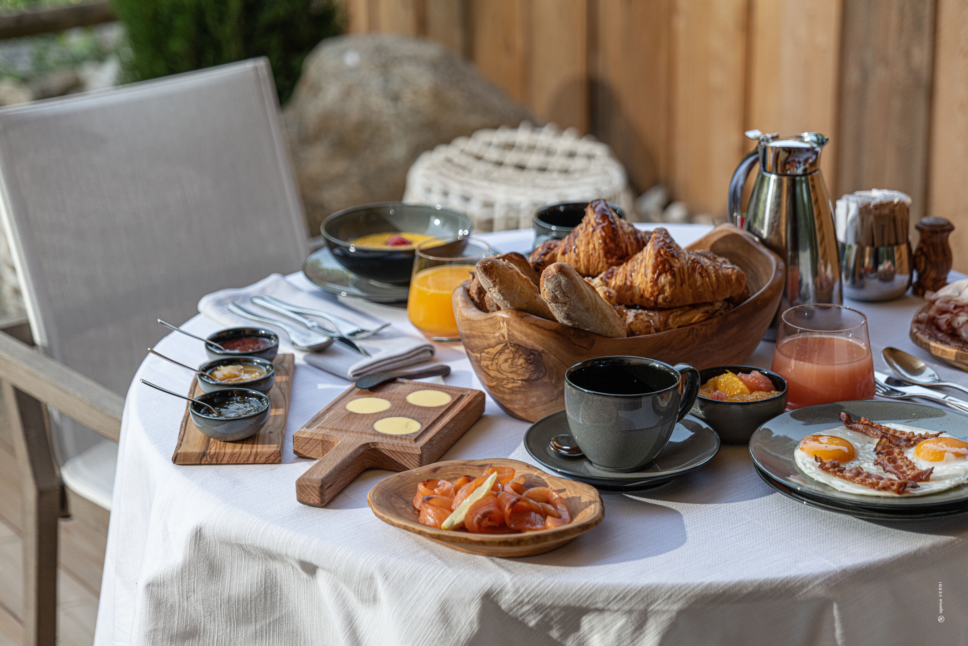 daily continental breakfast (eur 32 per person)