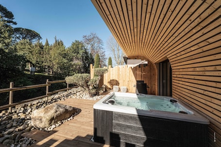 Junior Suite, Hot Tub | Premium bedding, minibar, in-room safe, desk