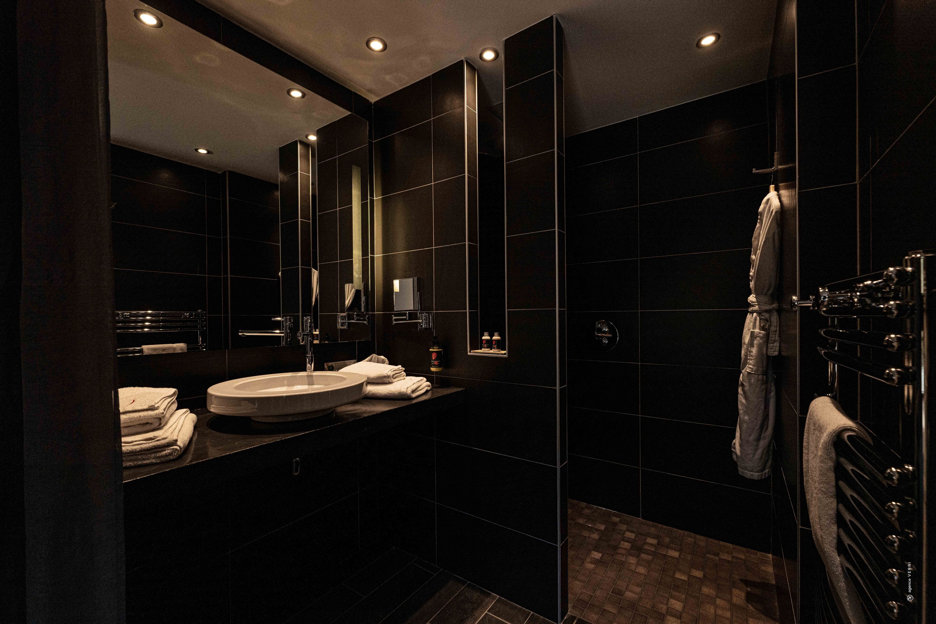 junior suite, hot tub | bathroom | shower, free toiletries, hair dryer, dressing gowns