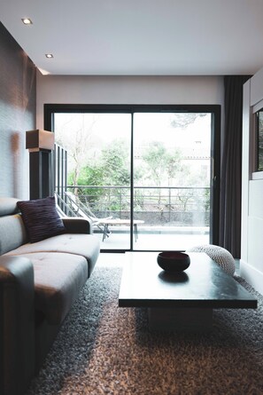 Suite junior | Zona de estar | Una televisión de pantalla plana, una estación de conexión para MP3