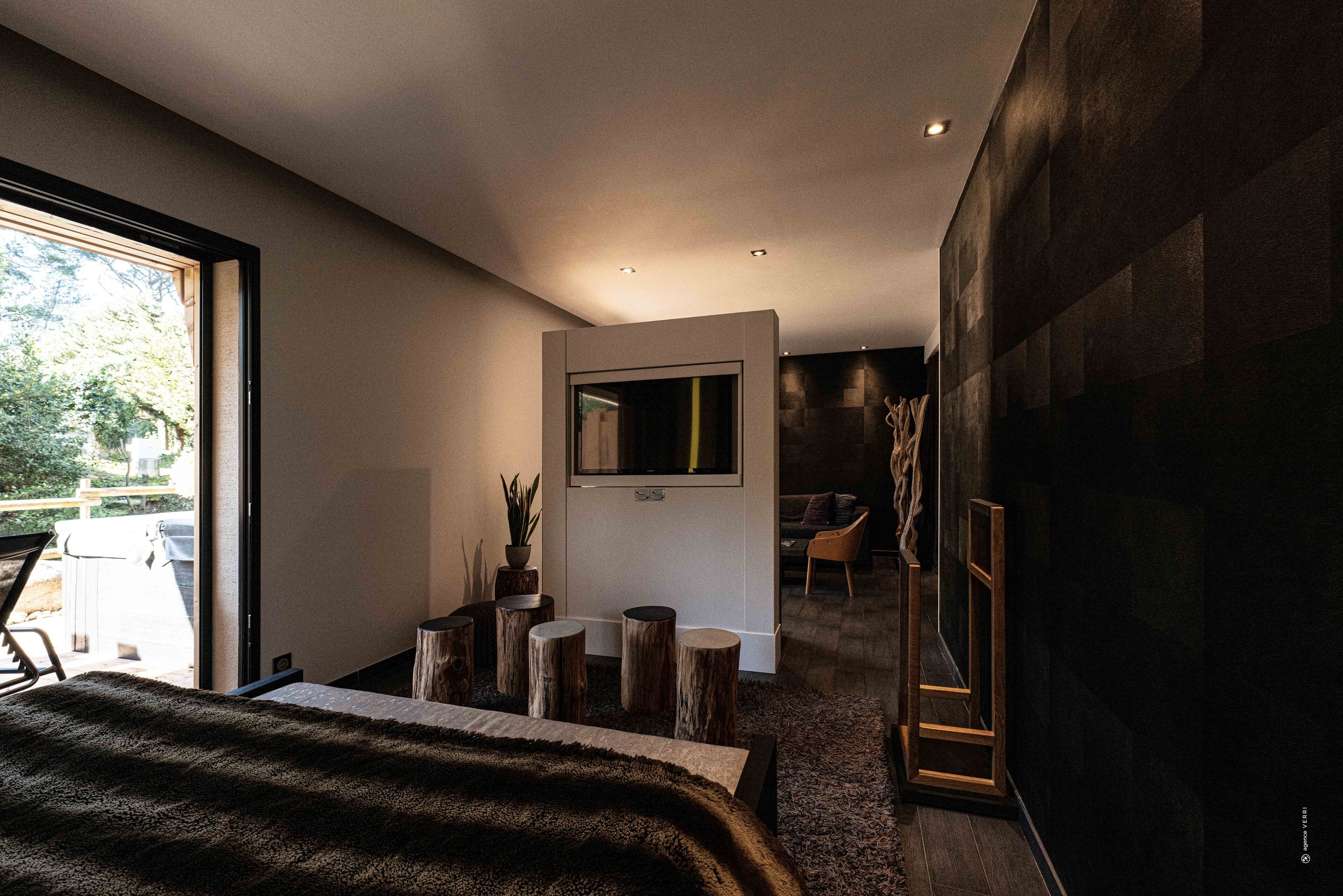 junior suite, hot tub | premium bedding, minibar, in-room safe, desk