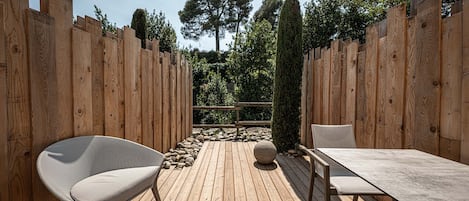 Habitación Deluxe, accesible para personas con discapacidad | Terraza o patio