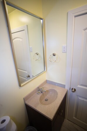 Free toiletries, towels, soap, shampoo - Stardust Motel (Camrose)
