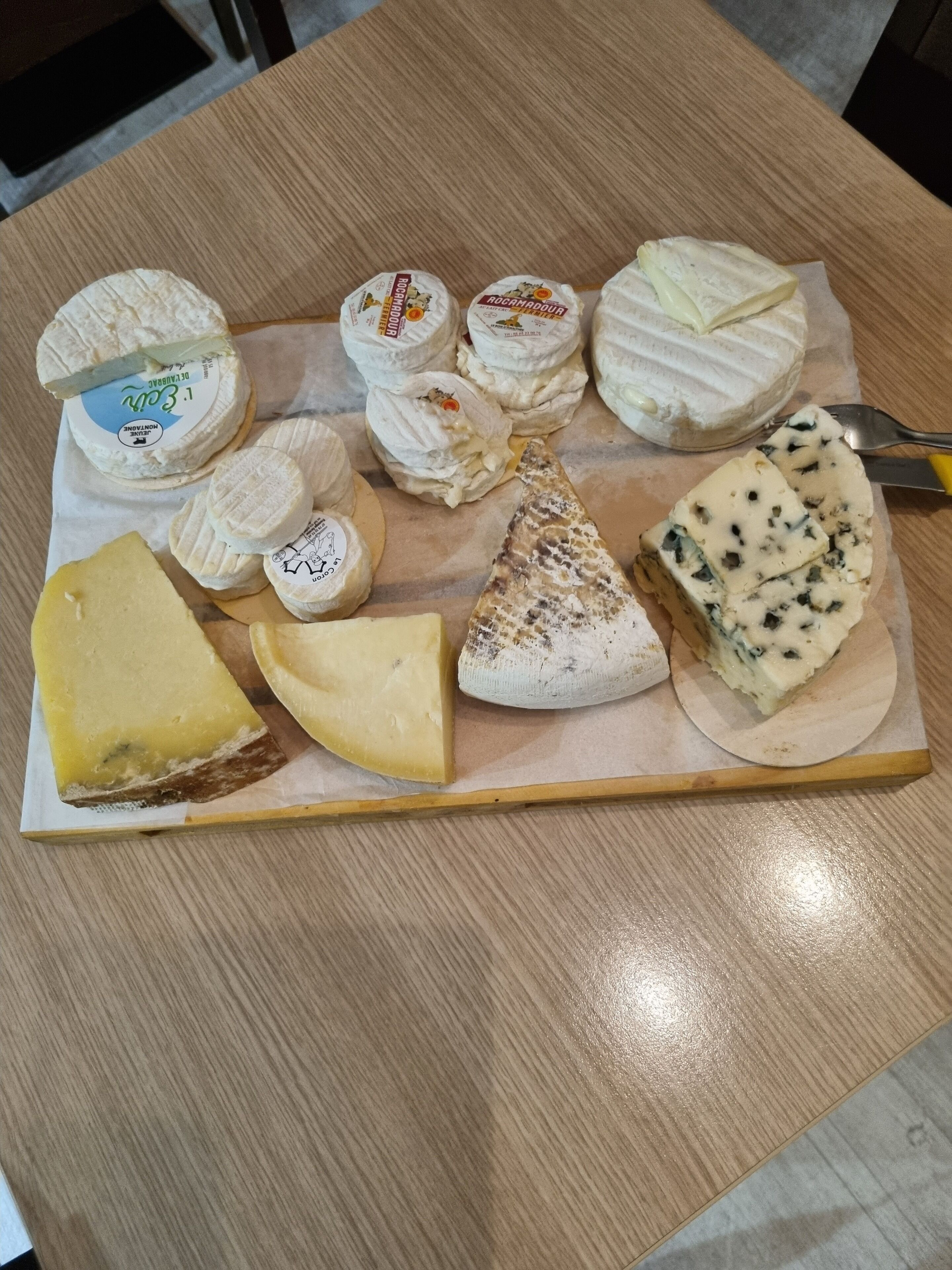 breakfast, lunch and dinner served